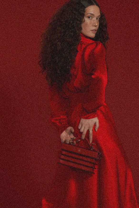 Hazal x Ilayda(These aren't actually similar but I love these shots sm I had to end this thread with them) #HazalSubaşı •  #İlaydaAlisan