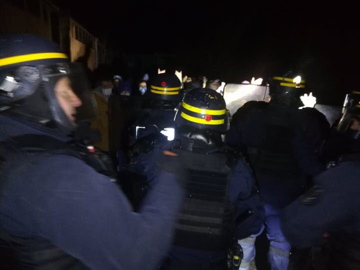 LesNews's tweet photo. #France 🇫🇷: Pendant le réveillon,les forces de l’ordre ont interrompu une rave party de plus de 200 personnes près de #sarrebourg en #Moselle  #reding via @lerepu https://t.co/GgXDg11Gwp