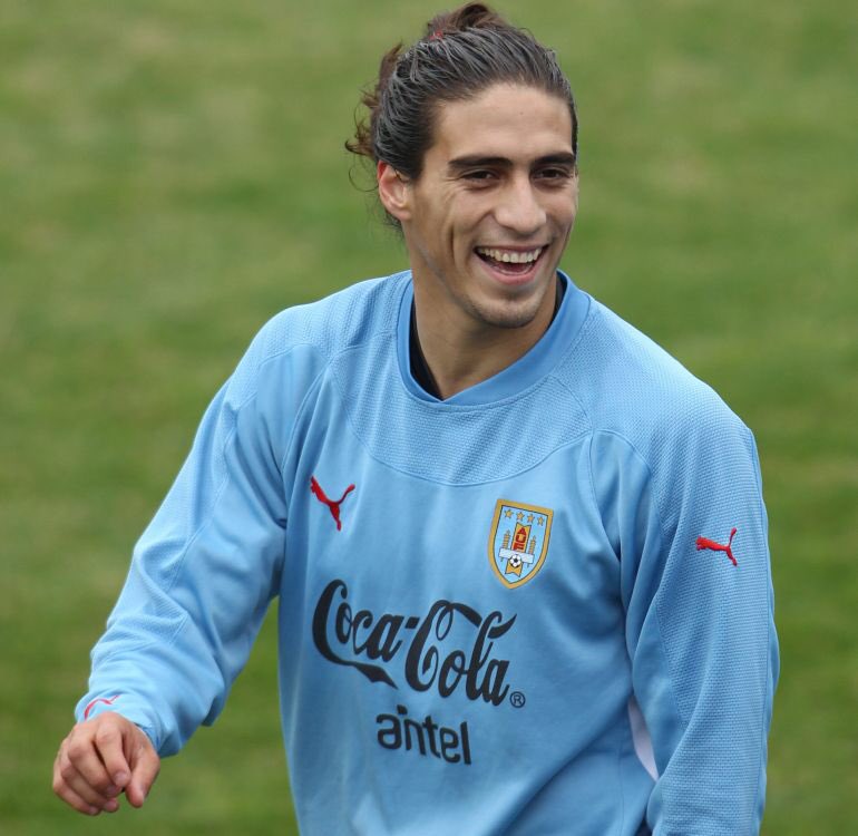 A very complete player, that could be useful in many ways. His long shot is insane, much better than Trippier’s. His far post cross is very good, always puts the right weight to it. Definitely not as comfortable on the ball as Trippier though.