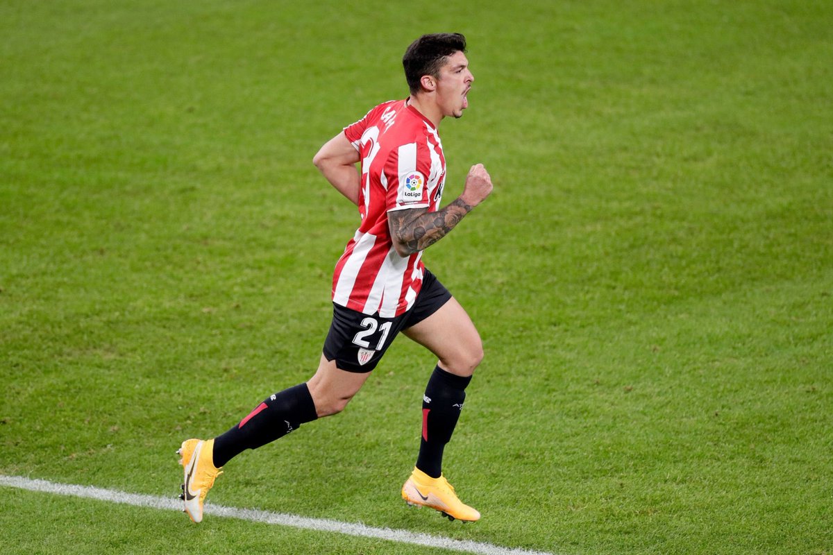 The Spaniard also likes to make runs inside, as his runs are very powerful, there’s no stopping him. His best crosses come when he’s near the byline, once he makes the overlap. And Capa has mastered the cut back cross, players that arrive late in the box will be highly benefited.