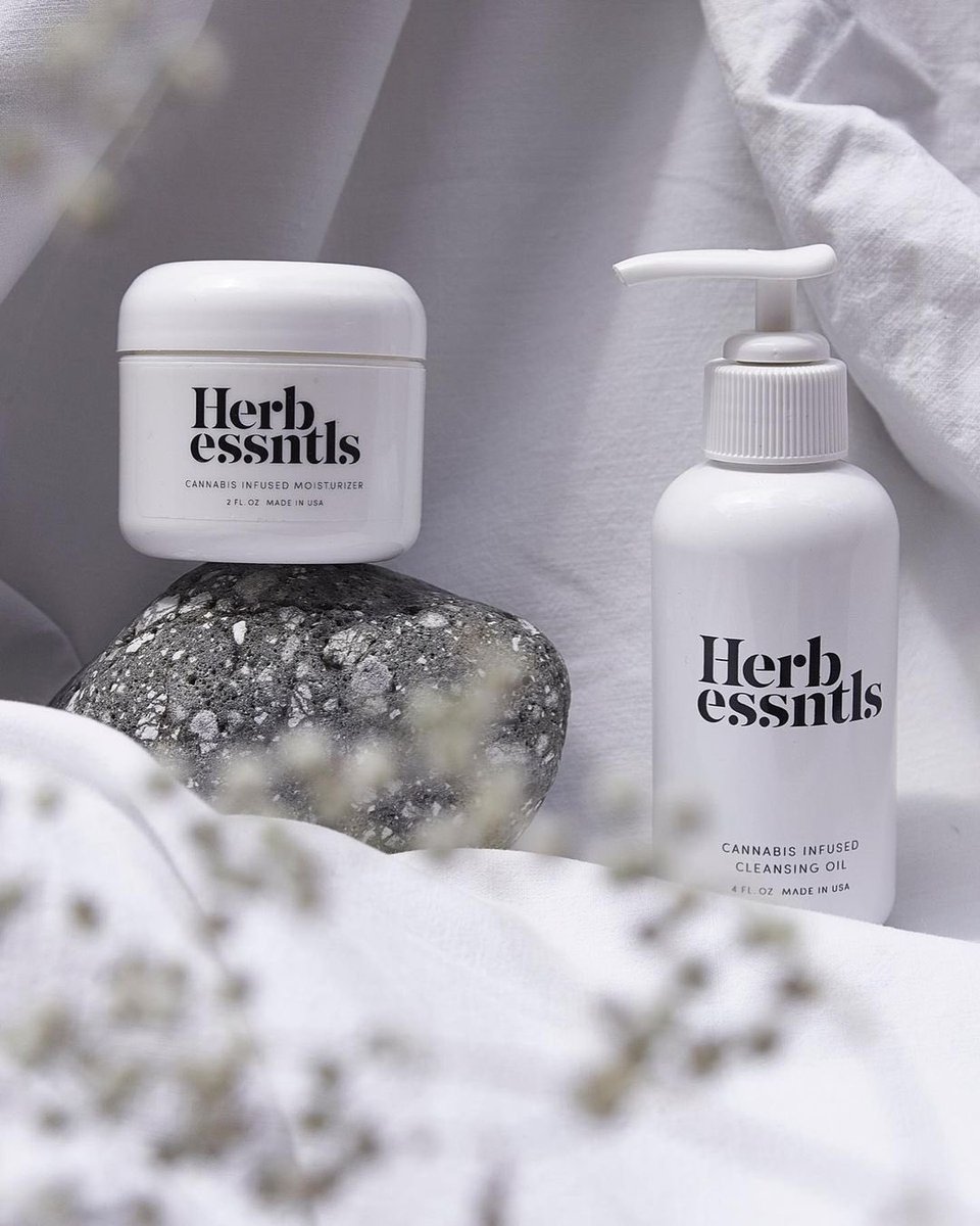 herbessntls's tweet photo. This gentle Cannabis Infused duet proves skincare routines do not have to be complicated 🌿

Photo by @ostrasmagazine

https://t.co/1mnigoiVVb

#herbessntls #cannabisbeauty #cannabisskincare #skincare #hempproducts #hempbeauty #beauty #antiaging #herb #hempcare #cannabeauty https://t.co/xBLnLVYtZ2