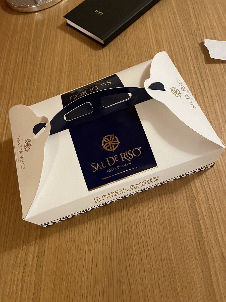 LJDOVER's tweet photo. Result of browsing the Deliveroo offering in Milan. 🍰 https://t.co/sQsoWW1Hsu