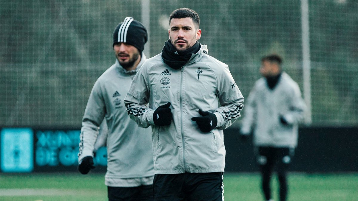 RCCelta's tweet photo. Aarón, un máis no equipo. #BenvidoAarón https://t.co/fhWM55fGji