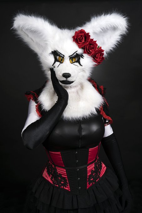 #HappyNewYear2021 and happy #FursuitFriday 💋❤❤❤  I wish you all a good 2021 year ❤  Kiss kiss to you<a href="/tag/happynewyear2021"class="tags">#HappyNewYear2021</a><a href="/tag/fursuitfriday"class="tags">#FursuitFriday</a>