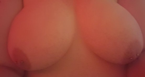 Booby and booty 💜 https://t.co/2hjAriU5Qv