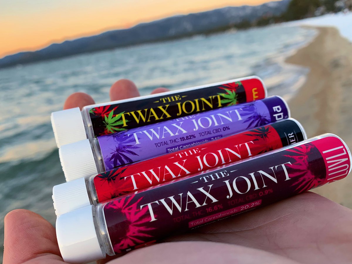 theco2company's tweet image. Rolling through another year🎉💨💨
#TheCO2CompanyVibe 🙏🏽
Happy 2021!

#theco2company #infusedjoint #infusedjoints #prerolledjoints #infusedcone #skillfullyrolled #infusedjoints #infusedcones #the_co2_company