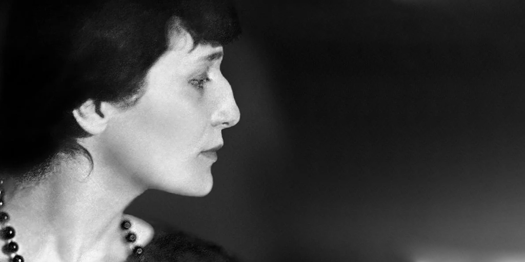 анна ахматова стихи 12 строк легкие. анна андреевна ахматова стихи. стихотворение я научилась просто мудро жить. ахматова аудио. анна ахматова поэтесса серебряного века.