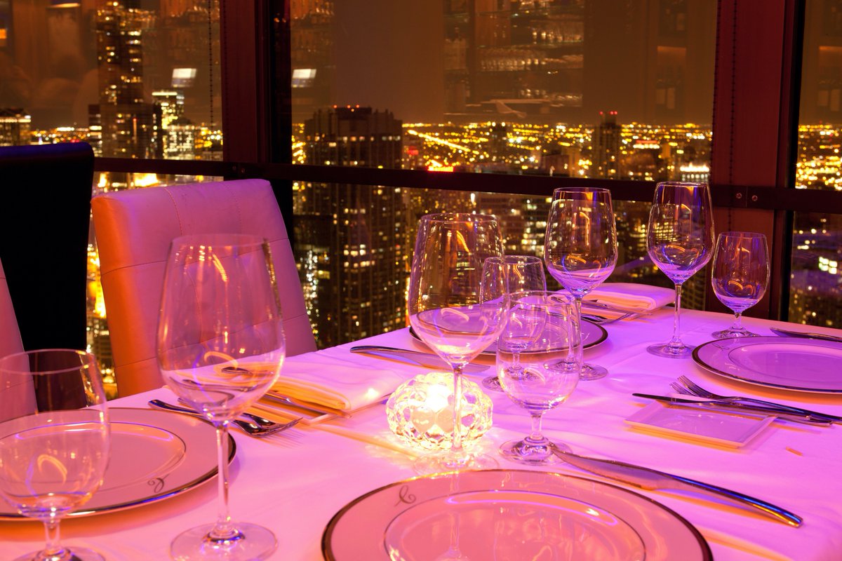 Sundays are for sipping rosé and watching the sunset 🍷 🌆
•
•
•
•
•
#ChicagoFood #ChiGourmet #ChicagoToDoList #ChicagoFoodMag #ChicagoFoodScene #ChicagoFoodGuide #Chicago