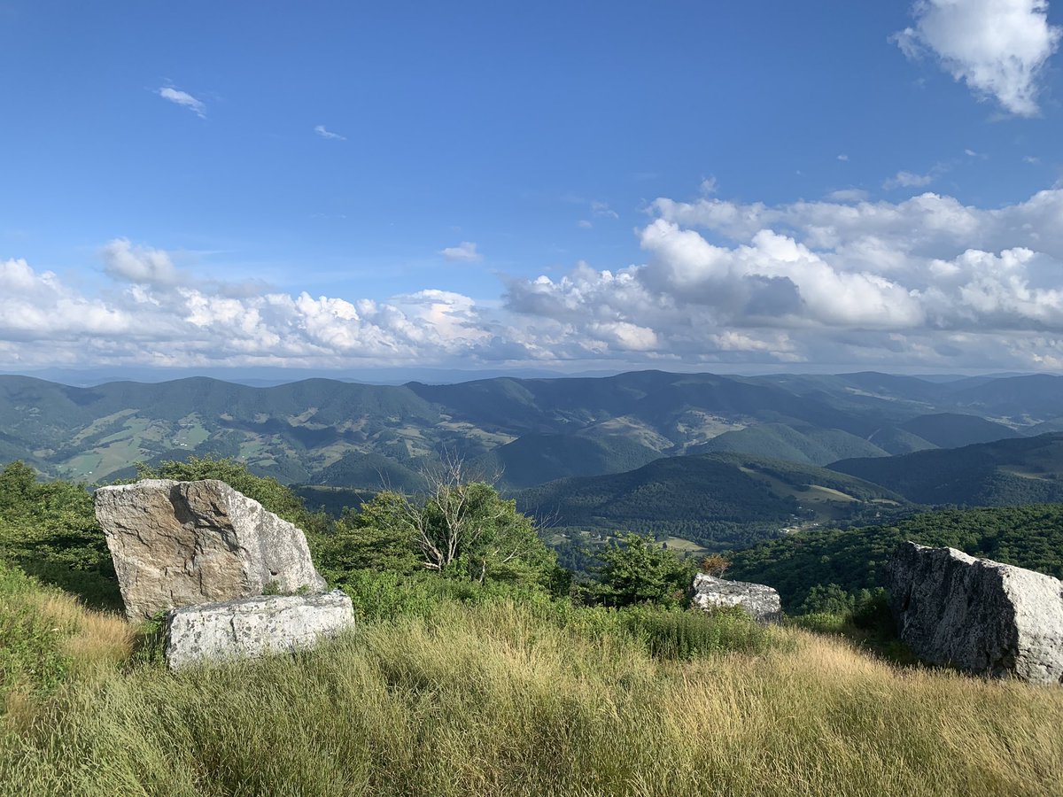 NickOliverKY's tweet photo. The adventures were great in 2020. Big stuff coming up in 2021. #OptOutside #traillove #climbmore #ExploreKentucky https://t.co/Si1pYDM3Sa