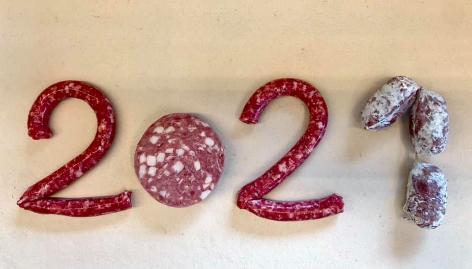 Come ogni #anno auguriamo a tutti un buon inizio con la nostra #salsiccia, il #salamecotto e i #salami #bocconcini! 🥳🤩
Per il #2021 ci saranno novità in arrivo!
#staytuned #briziosalumi #auguri