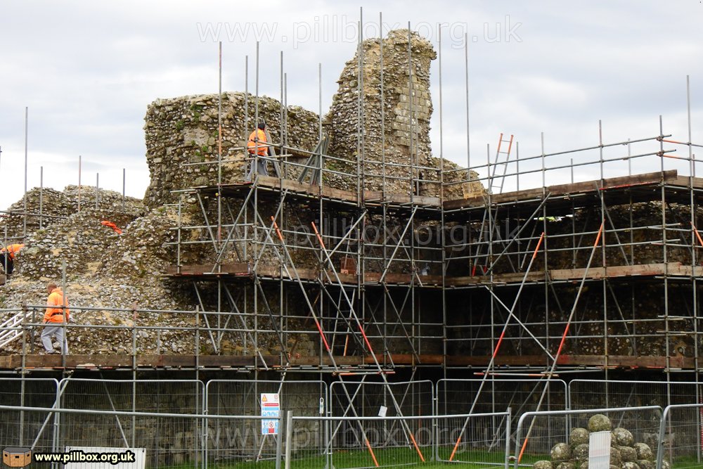 This pillbox was on my bucket list; although I didn't get inside, enough data was gained to completely alter the 'known' history of Pevensey Castle in 1940. Thanks to  @EnglishHeritage &  @payestonework for allowing access! 15/16