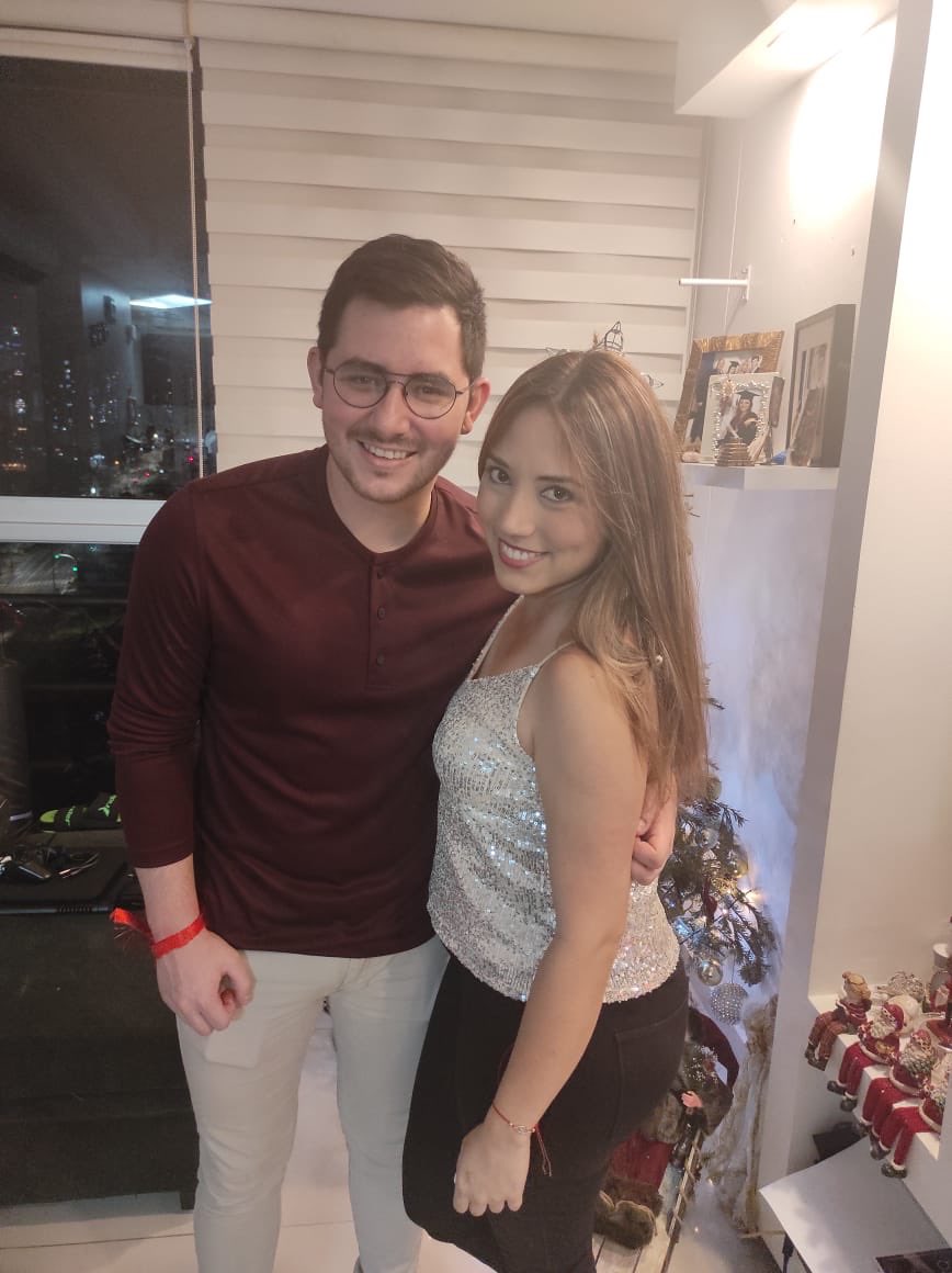 GaboMaccio's tweet photo. 2020 dio lugar al más lindo amor que alguna vez haya tenido. Que el universo haga que este Año Nuevo venga con los mejores deseos de felicidad para los dos. Feliz Año Nuevo 2021 y feliz aniversario mi vida te amo.

Pd: los mejores deseos y bendiciones para todos en este nuevo año https://t.co/3d9HTuObEo