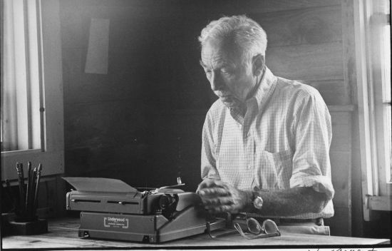 15 Thoughts on Writingby the brilliant E.B. White↓ A Thread ↓