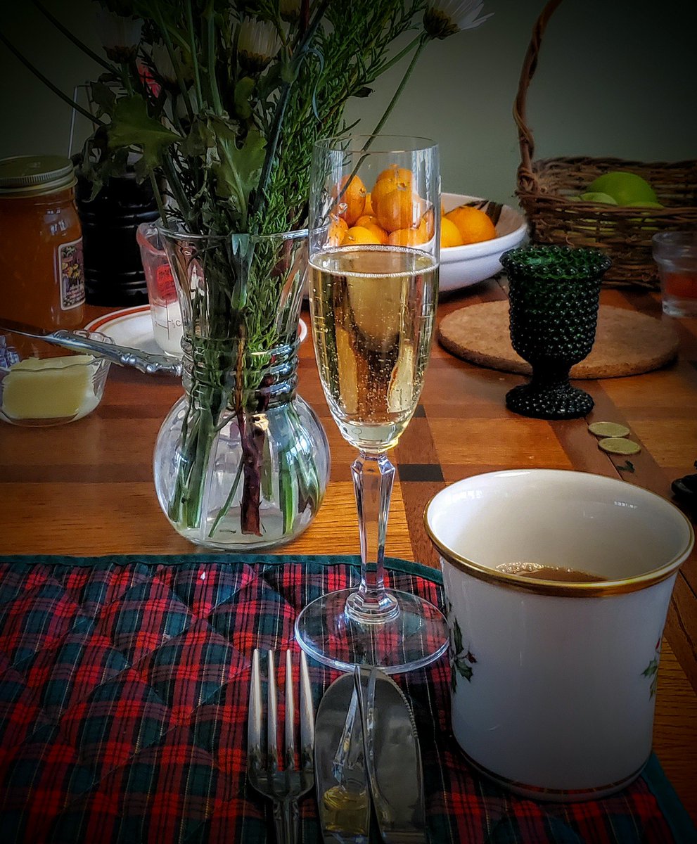 KnowParag's tweet photo. Found some "leftover" champagne 🍾 for breakfast. 

2021 is already better.

#NewYearsDay
#newbeginnings https://t.co/vr7n7A0kUb