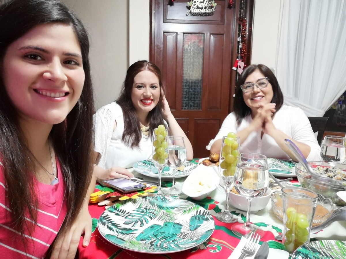 Angela_H_'s tweet photo. #Feliz2021  por un ano con salud,amor y prosperidad....bendecida por tener a mi familia https://t.co/0bkgPklPO4