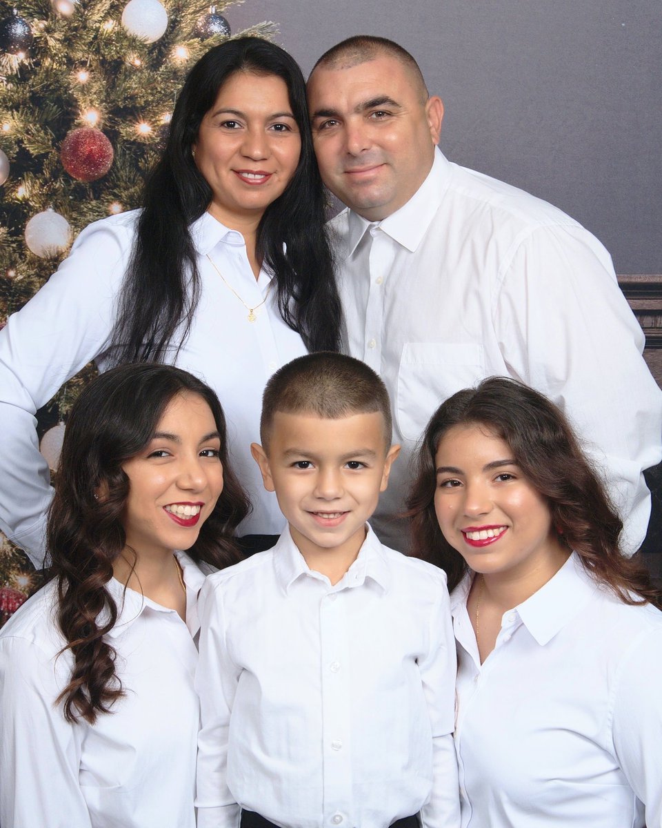 MSerrano413's tweet photo. From my family to your's, we wish a very happy and blessed New Year 2021!🥳 https://t.co/d4W9cDpWPq