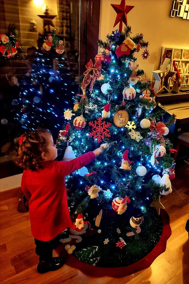 Salud. Abrazos. Música.💿 Esperemos que el 2021 nos devuelva lo que 2020 nos arrebató.

Toda la 🔌energia🔋 para seguir luchando por vuestros sueños.

Otra generación viene con fuerza...
🥂Brindo por ellos🥂

#FolkMadridNorte