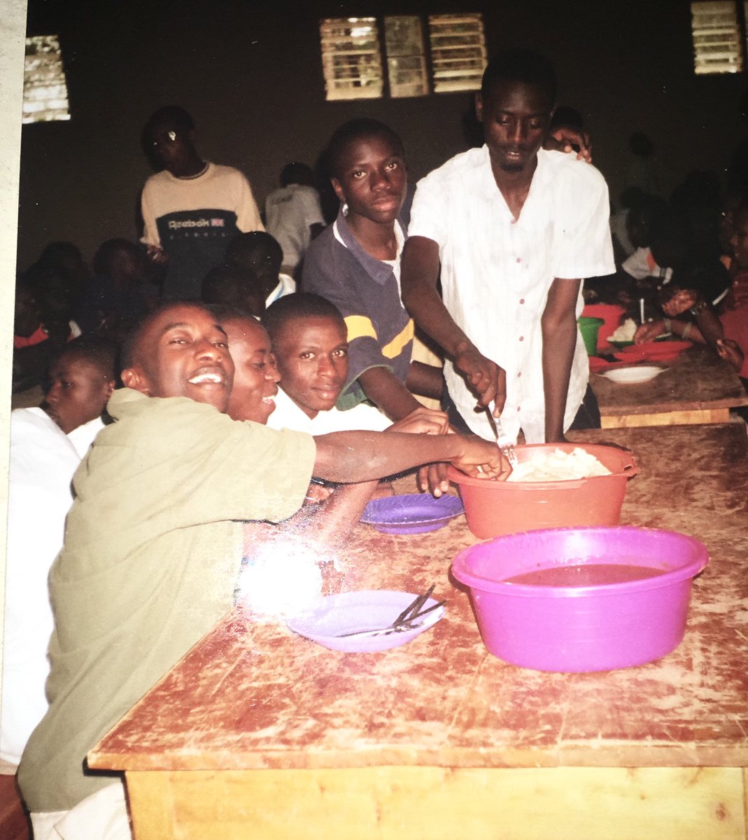 Mudacumurafisto's tweet photo. Tukirira mu kabase muri #internat. Umwaka mushya mwese. Happy New Year all. #Kawunga in #Boarding #School https://t.co/sLzJKnfD9W