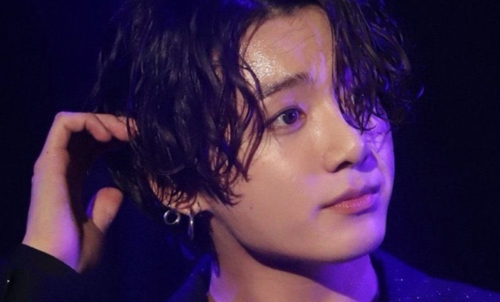 [UCC] Originally intended for BTS Jungkook's mixtape, now 'Stay' is officially the #1 Best-Seller song of 2020 on Amazon 
allkpop.com/article/2021/0…