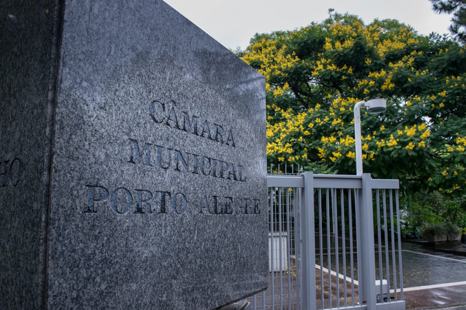 tvcmpa's tweet photo. Acompanhe, a partir das 15h, a cerimônia de posse do prefeito, vice-prefeito e dos 36 vereadores de Porto Alegre. Estamos ao vivo no canal 16 da NET, no 11.3 da TV aberta digital e a nossa página no Youtube: https://t.co/msmeJqF6au
Foto: Ederson Nunes / CMPA https://t.co/Bft2GveGC9