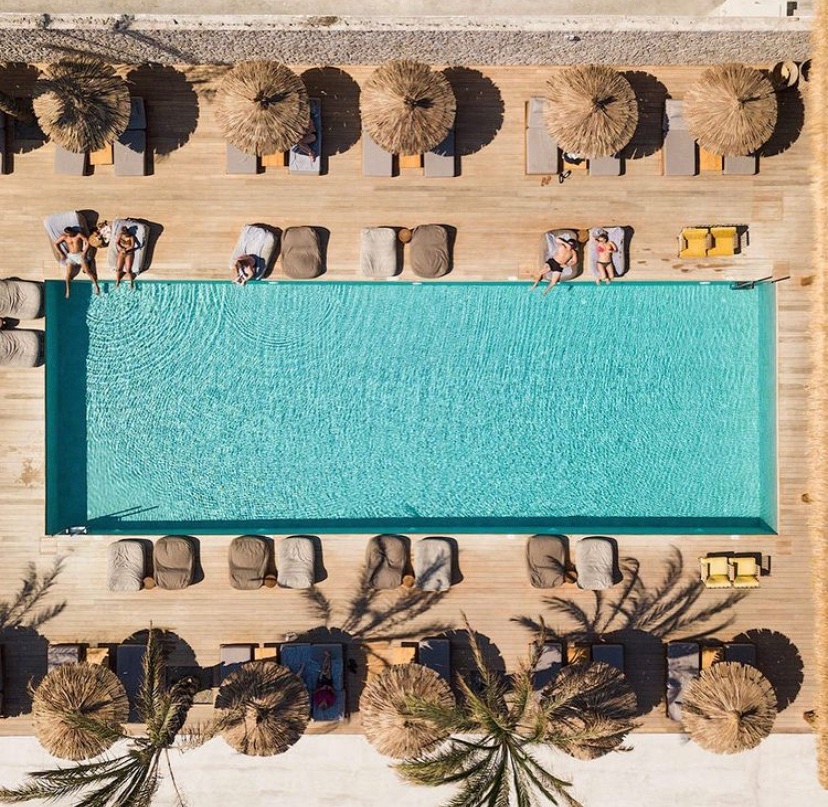 New tech for the New Year.  Hoteliers, there's no better time to get 2021 on the right track.  Try it free for 30 days.  Book a demo at solayapp.com.  Photo: @georgefakaros
#saferwithsolay #paradisereserved #ai #download #beach #safersolutions #responsibleluxury