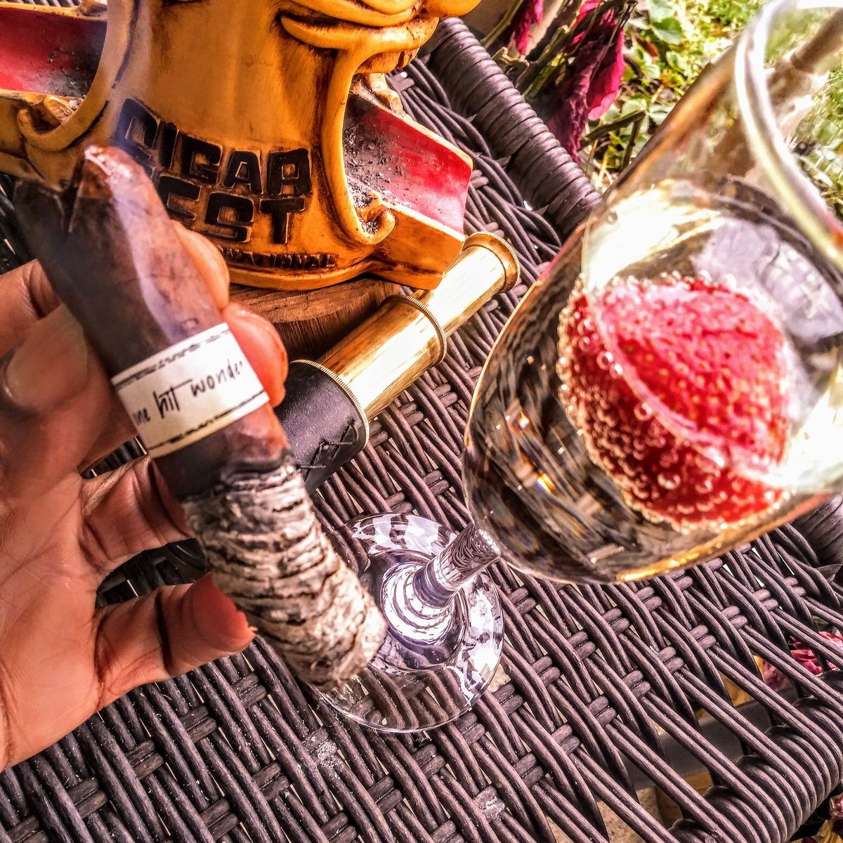 iAMCigarAnarchy's tweet photo. My 1st morning with 2021! STOP smoking what's "TRENDY"! Go on an adventure & smoke something NEW!๐จ๐จ๐จ #breakfastofchampions #donotjudgeme #NOTaOneHitWonder #champagnewishesandcaviardreams #RobinLeach #cigarfest #strawberries
#cigars #habana #cigarpic #nowsmoking https://t.co/gk9y5jCj6i