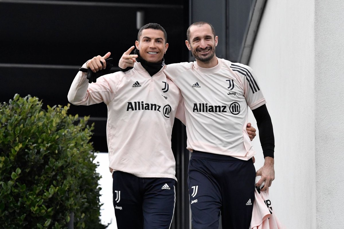 The CR7 Timeline. على تويتر: "Cristiano Ronaldo &amp; Giorgio Chiellini during the training session today. Legends.… "
