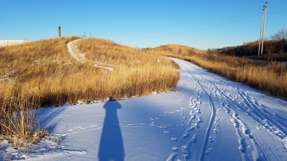 HankAaronTrail's tweet photo. May the New Year be filled with good health and many joyful adventures for you and your family! The Trail will take you there! #RideTheHank #WalkTheHank #RunTheHank #OutWIGo https://t.co/LCwHF6vyAW