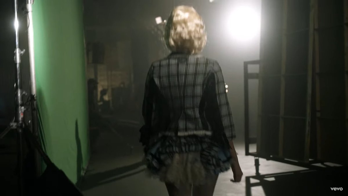 Alice in Wonderland / What You Waiting For Gwen