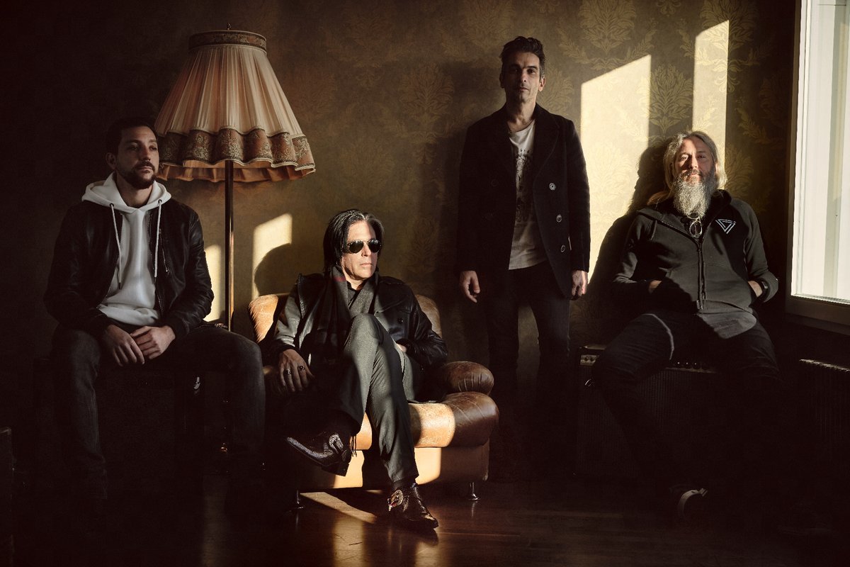 Happy new year. Hope to see you all soon.
Listen: GoneIsGoneCH.lnk.to/Album
Order: smarturl.it/ch-goneisgone