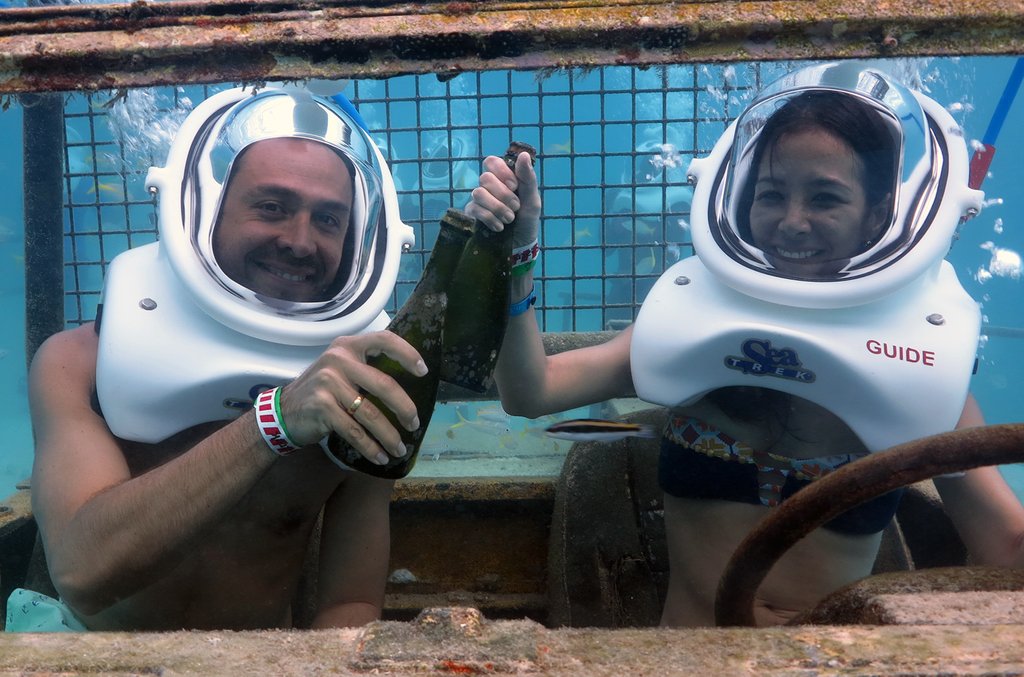 sea_trek's tweet photo. 1st day of a new chapter! Cheers from the #SeaTREK crew! 🥂 🍾 

#newyear #cheers #2021 #helmetdiving #helmetdive #walkunderwater #seatrekking #aquarium #dive #travel #staycation #vacation #travelgram #adventure https://t.co/lRv215DgHd