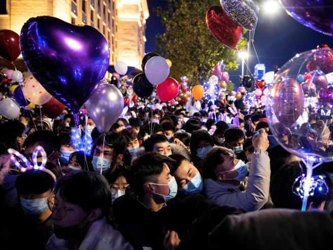 AlessandroBarl8's tweet photo. @MauroCasciari Al mio capodanno c'era più gente e pandolino per tutti https://t.co/Q4H2U9Bw0D