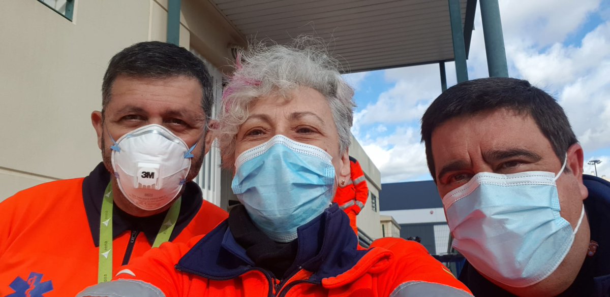 Los Equipos de Emergencias Terrestres de #EPES061 de #Córdoba (#EE061) y el Equipo Aéreo (#helco) de guardia el primer día del 2021 os desea #Feliz2021.
Es bueno poner rostro de los que nos cuidan.
#Bravo por ellos!!!
😷😷😷👏🏻👏🏻👏🏻👏🏻👏🏻👏🏻👏🏻