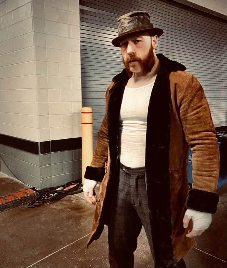 WWESheamus's tweet photo. 2021 - The Year of The Fella. #HNY2021 👊🏻 https://t.co/QWOh6Mq6np
