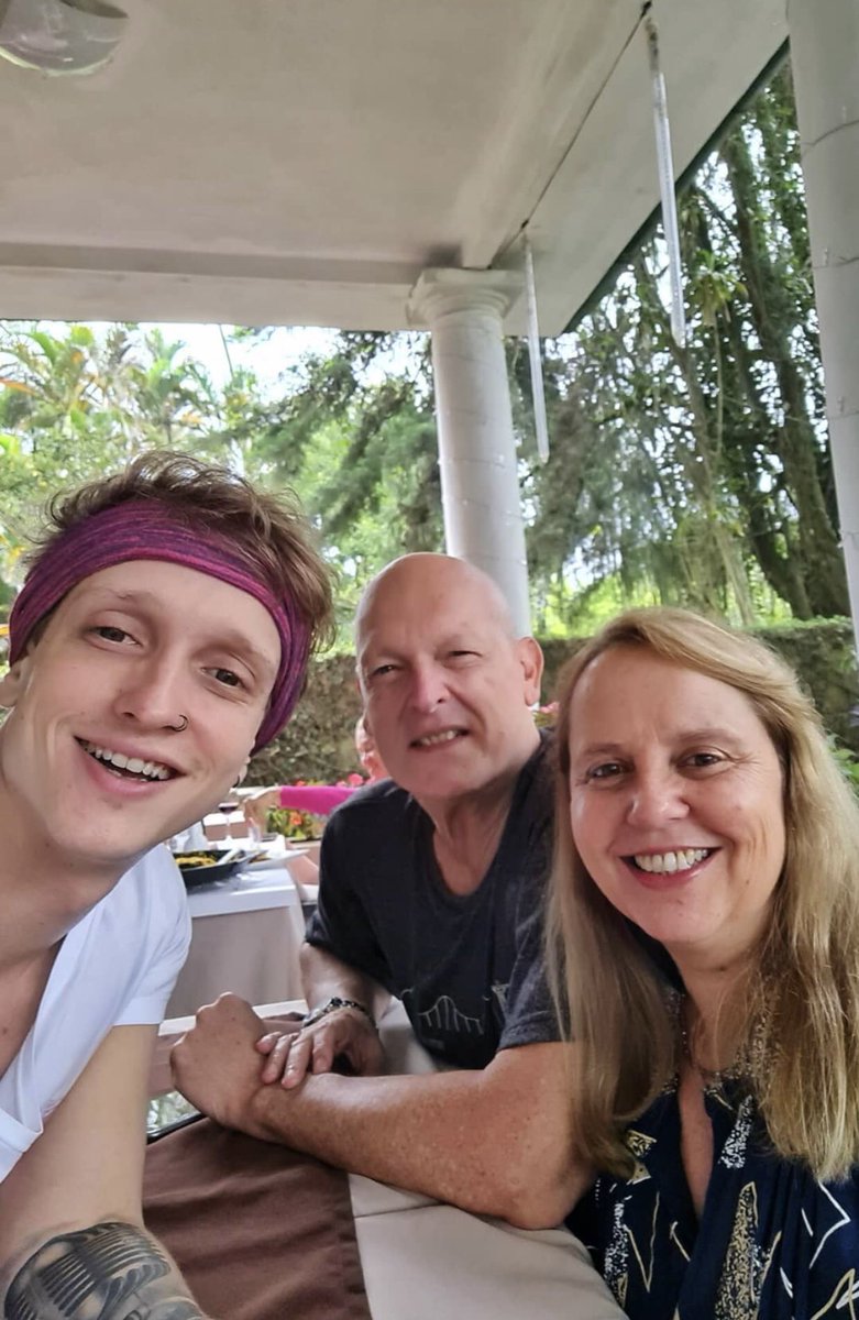 CentralTibi's tweet photo. Nosso menino está curtindo o primeiro dia do ano com a família, são uns lindos né?! 🥰

#IG | Tibí via Instagram Story https://t.co/9l7NTU3Y9l
