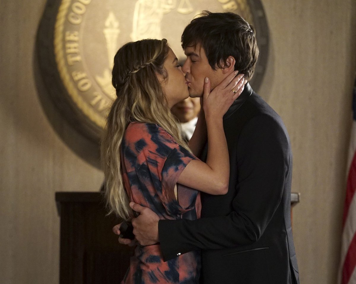 moonlightmarin's tweet photo. “I watch pretty little liars for the plot” 

The plot: https://t.co/p1PUdc9mGf
