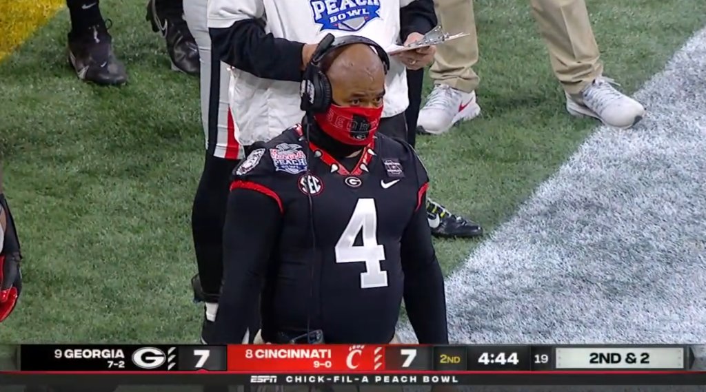 Georgia RB coach Dell McGee honoring James Cook by wearing his uniform 🙏

Cook's father passed away earlier this week.