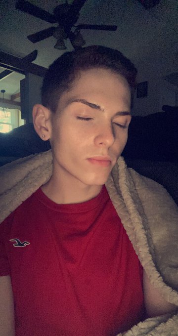 Thankful to be here another year 💕 Gonna make 2021 my best year https://t.co/ZWGGVhJlKO<a href="/tag/gayvn2021"class="tags"><span>#gayvn2021</span></a>