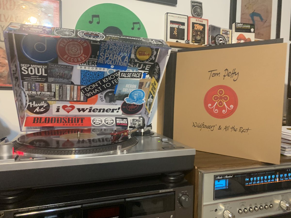 First listen of 2021 is this old (yet expanded) friend. 

Tom Petty - Wildflowers &amp; All the Rest

#nowplaying #vinyl