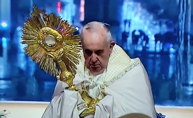 #ArtLovers Artribune, ha scelto come miglior performance del 2020 quella di Papa Francesco nella piazza deserta di San Pietro, il 27 marzo. #VentagliDiParole ⭐⭐⭐⭐⭐