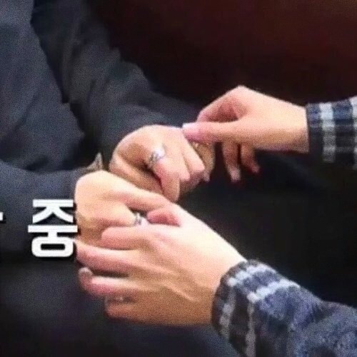 Ama el boyutları arasındaki farka bakar mısınız 🥺