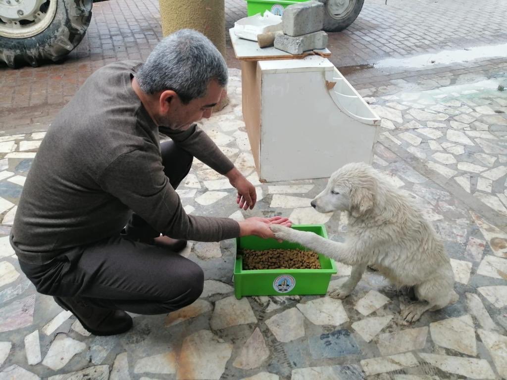 AYHAD09's tweet photo. Minnettarız🙏 Koçarlı İlçe Belediye Başkanımız NEDİM KAPLAN.Diğer İl ve İlçe Belediye Başkanların a örnek olmanız dileğimiz le...🙏 https://t.co/RZx7FLuG1F