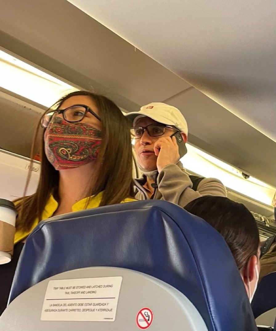 GlodeJo07's tweet photo. Comparte a éste @HLGatell sin cubrebocas de la suerte para que te vacunen primero y te valga cacahuete la pandemia.
Ah y para que viajes a Huatulco en fin de año. https://t.co/HrzQBU38c8