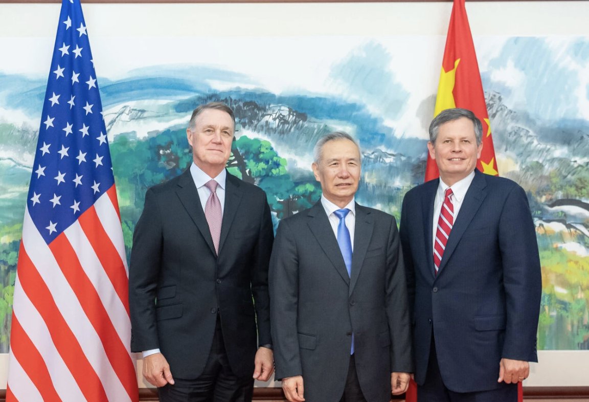 Perdue was likely "dealing extensively with the government or the Communist Party" in China for years, experts told the NYT.He even oversaw Sara Lee's "joint venture" with the Chinese government. Years later, he sure looks friendly with Chinese Vice Premier Liu He... /4