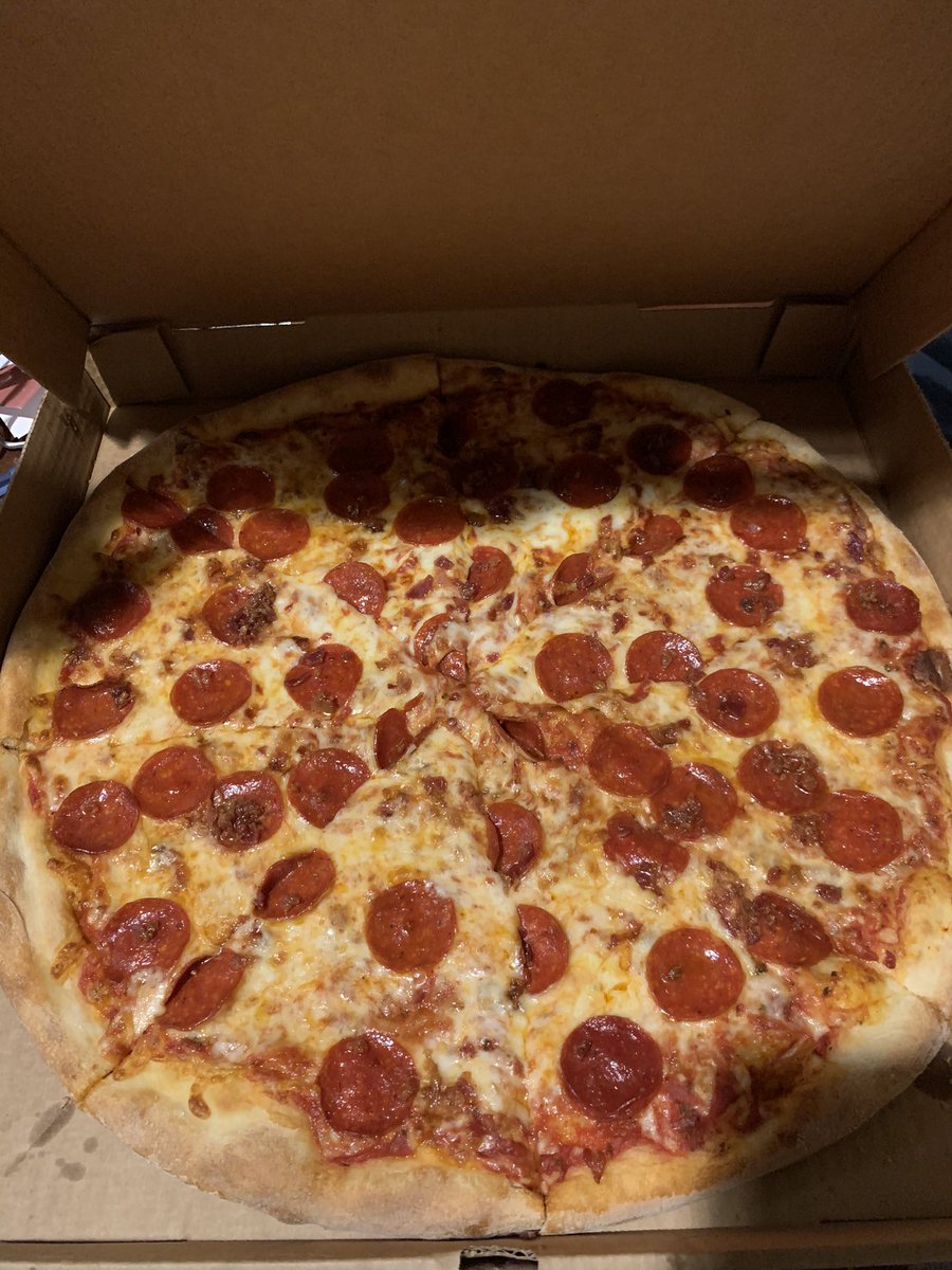 amoreSTEPH's tweet image. Netflix really sent me pizza y’all 🥺 ask and you shall receive!