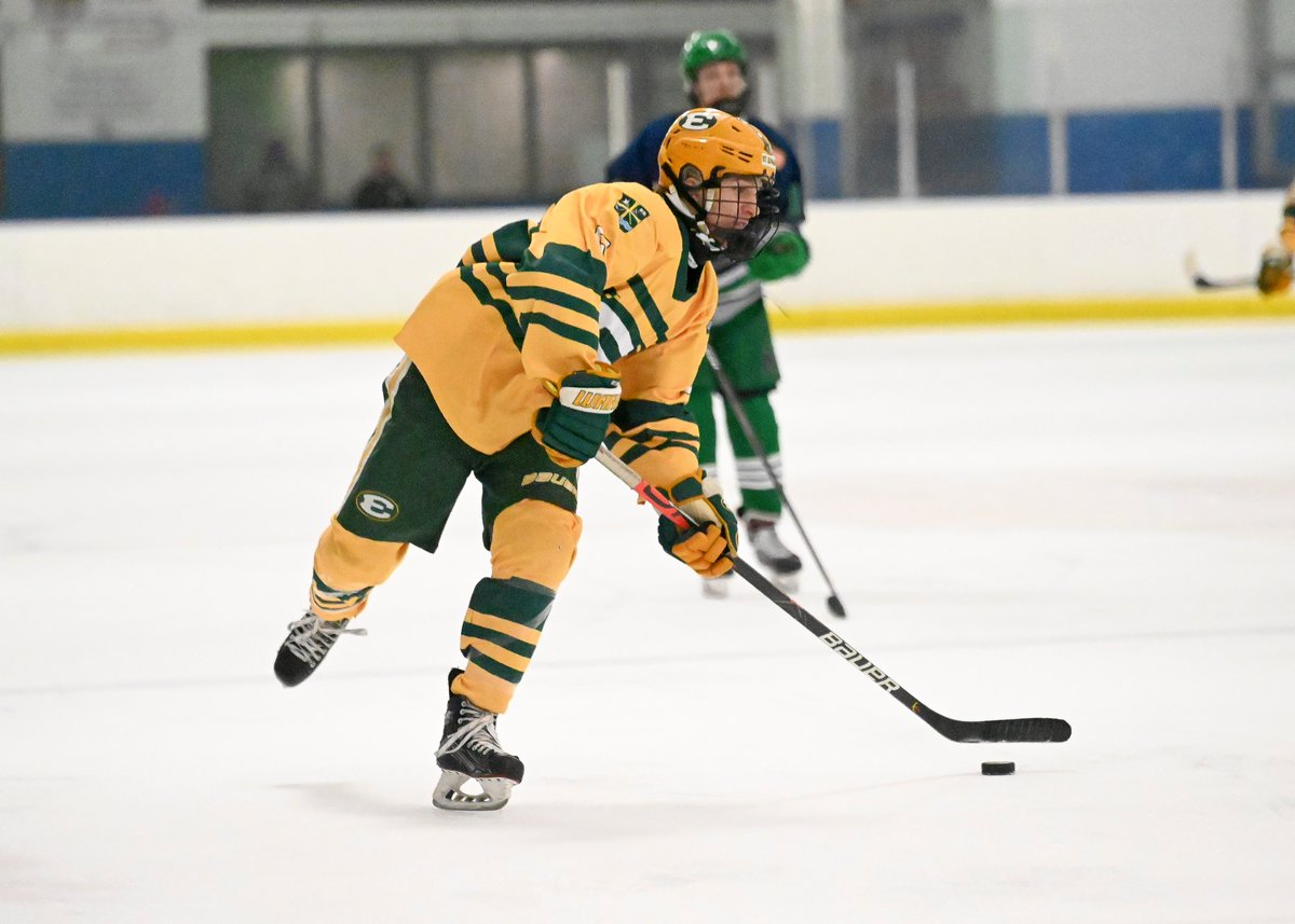 northshorepx's tweet photo. Senior Highlight: Jack O'Sullivan

Not to be outdone by fellow Senior Schultz, O'Sullivan worked in 5 points over the past 3 games for the EAGLES!

@SEHSicehockey match ups:
🍎 US+New Trier+Sylvania Northview (2)
🚨 Sylvania Northview

@wearesteds @sehsathletics @hockey_ohio https://t.co/BMBTKfhYbm