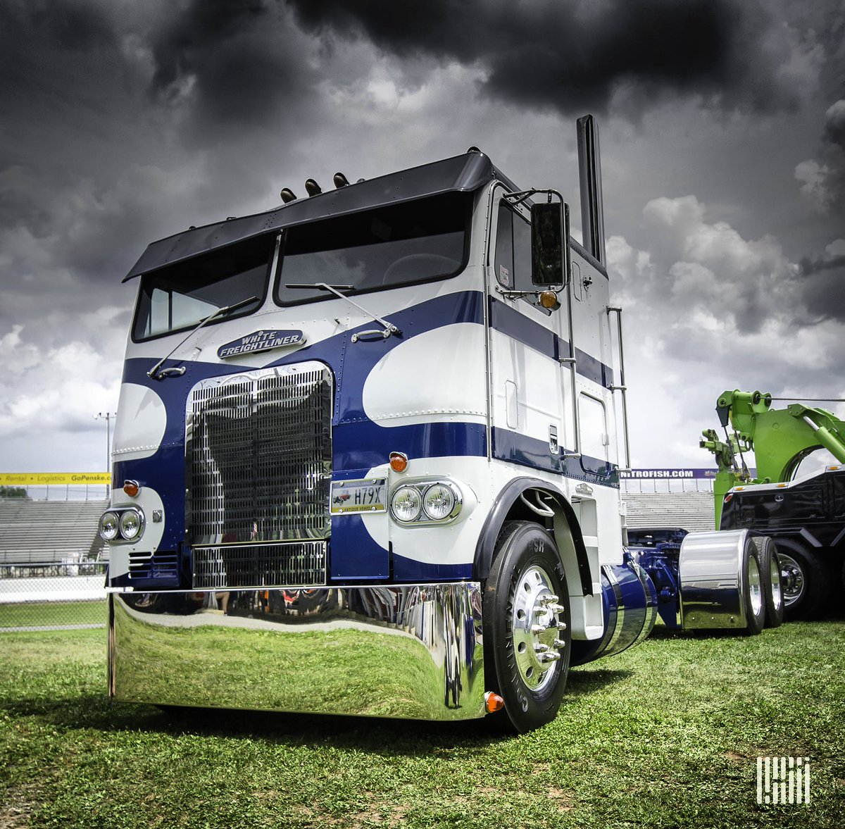 White #Freightliner #Cabover from the #Freightwaves #Coe photography collection.

#WhiteFreightliner #Largecar #Trucking #Trucks #Truck #transportation #trucklovers #truckinglife