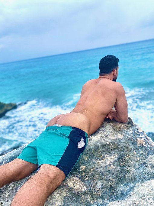 RT if you love whore https://t.co/yEVHJrwCN5