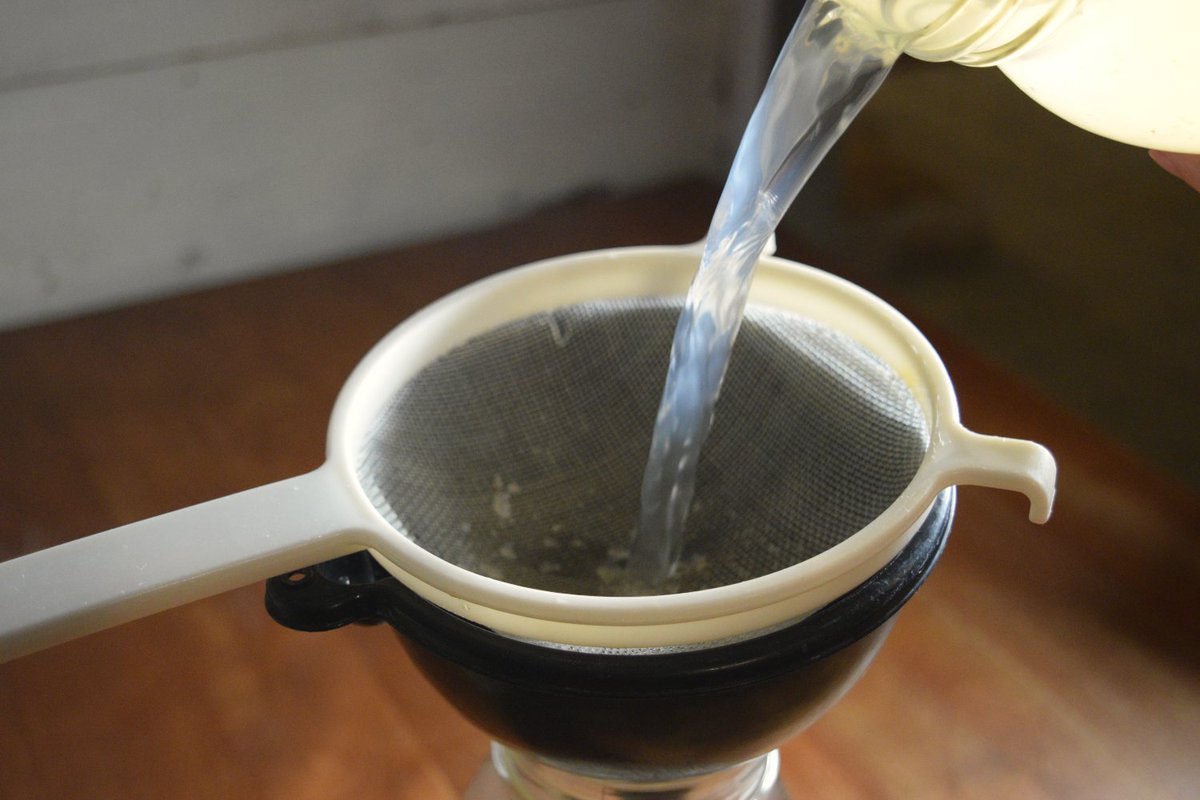 😍 Meet the healthy soda replacement you have been looking for! 😍 Water kefir is sweet, tangy, and fruity! Isabelle teaches you how to make your very own Water Kefir brew! 💫

Learn more here 👉 smll.ink/BrewWaterKefir