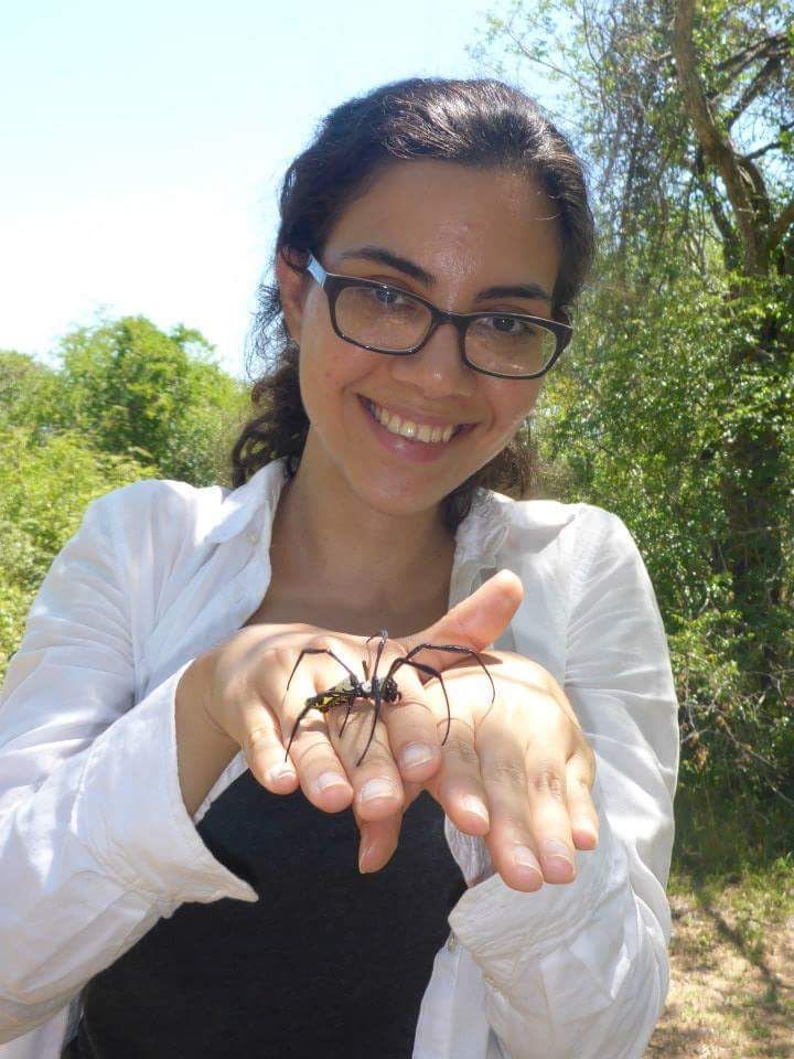 carinbondar's tweet photo. Today's #FemFieldPhoto is of Shakira Quiñones Lebrón @Shakiguani
She has a Ph.D. in Behavioral Ecology and Evolution of nephilid spiders 🕷️
https://t.co/hGUS8lNxIo https://t.co/zXSHlJuaYE
